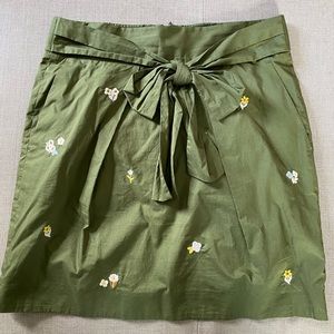 J. Crew paper bag skirt with bow detail and embroidered florals size 6